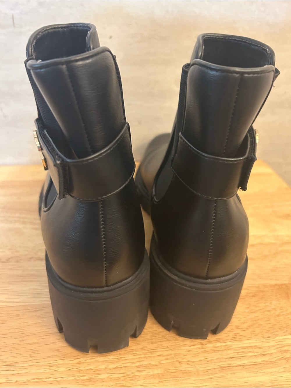 GBG Los Angeles Black Lug Sole Chelsea Boots - Picture 4 of 9